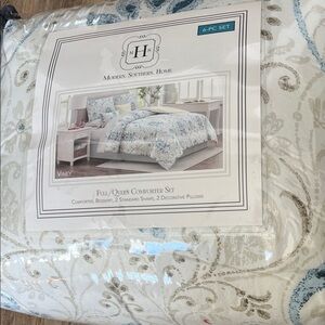 Modern Southern Home Full/Queen Comforter Set - Blue and Cream